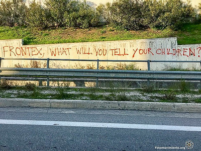 Graffiti an einer Mauer: Frontex what will you tell your children?